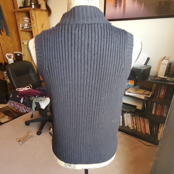 52 weekends size Medium black faux fur zip up vest - Picture 4 of 8